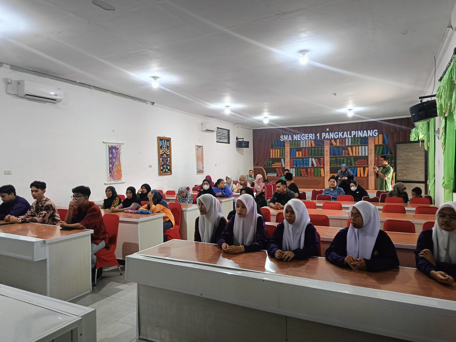 Perkuat Silaturahmi, IKA SMANSA BERBAGI salurkan bantuan untuk sesama di bulan Ramadhan